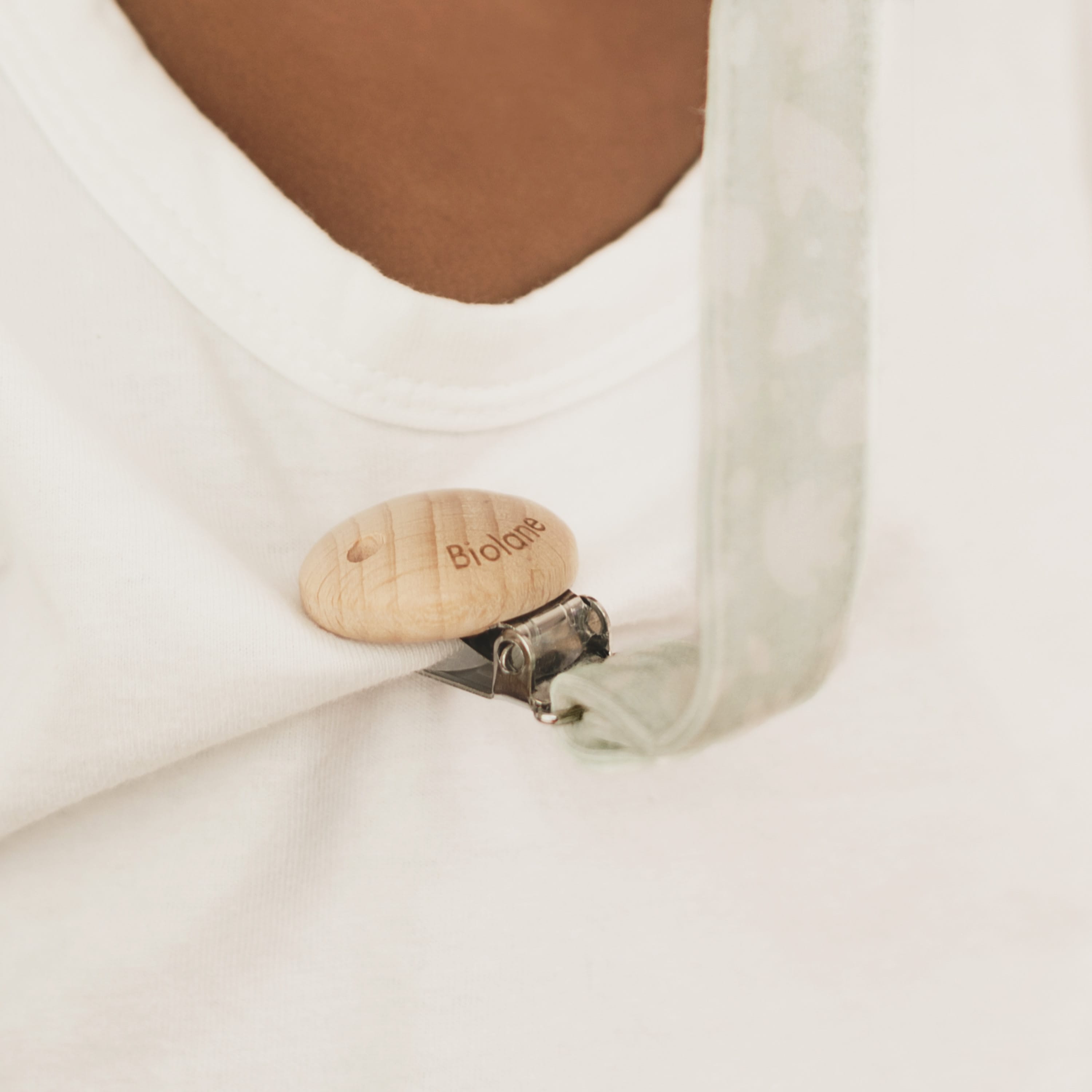 biolane-schnullerkette-anatomisch-beige-schnullerband image 2