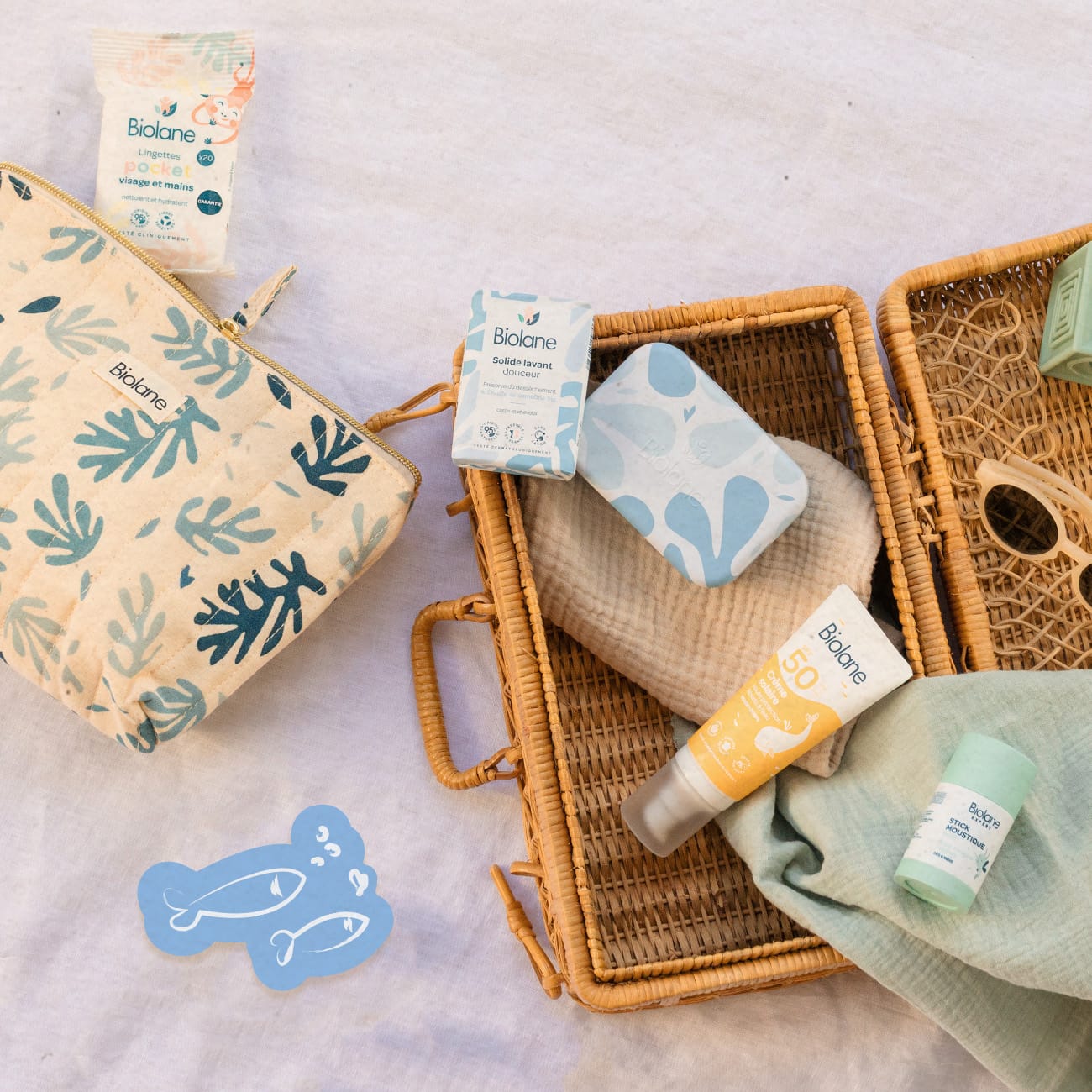 biolane-les-coffrets-reise-essentials-babypflegeset-tasche-m-ckenschutz image 2