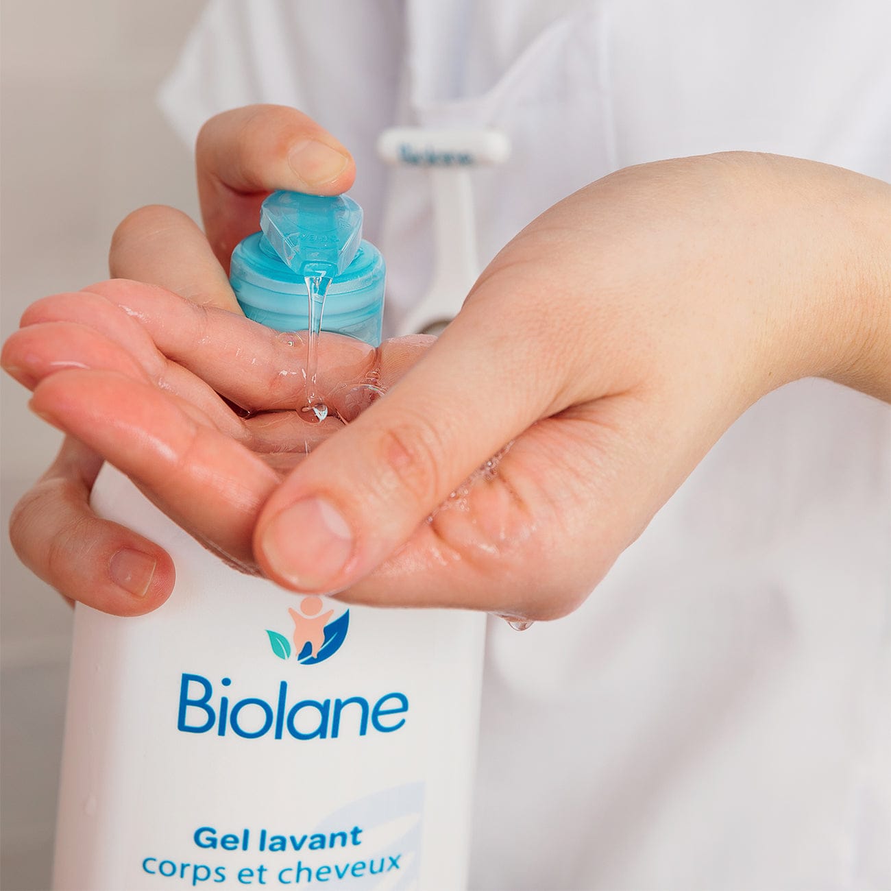 biolane-2-in-1-waschgel-k-rper-haare-4er-pack image 2